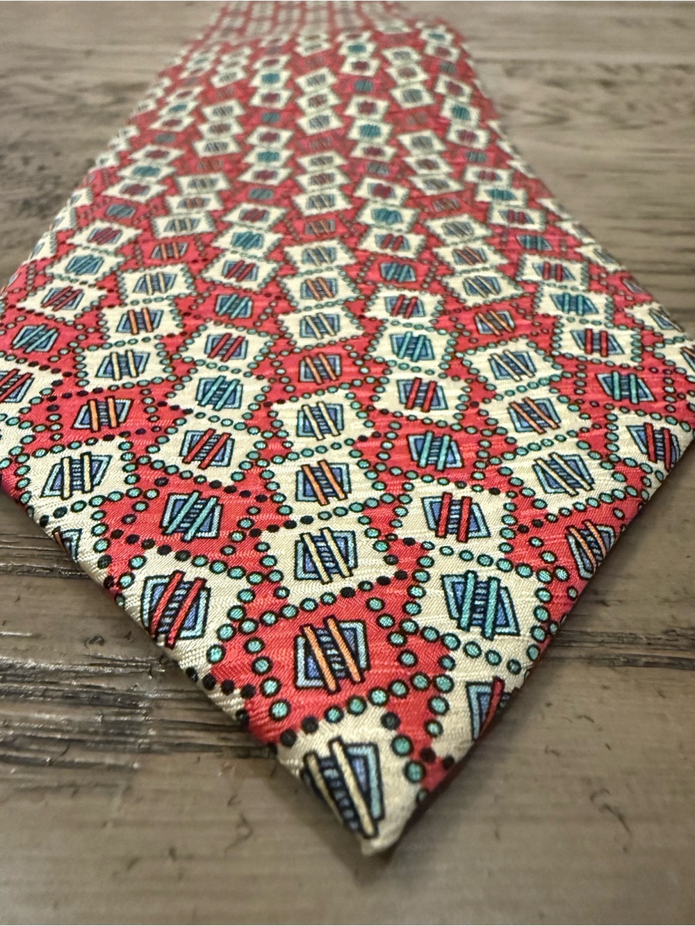 Daniel De Fasson Classic Geometric Silk Necktie in Coral and Cream - Unbranded